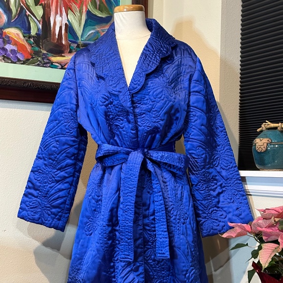 1970s Glamorous Royal Blue Iris Quilted Robe/ Housecoat or Evening Coat - Med - Picture 7 of 11